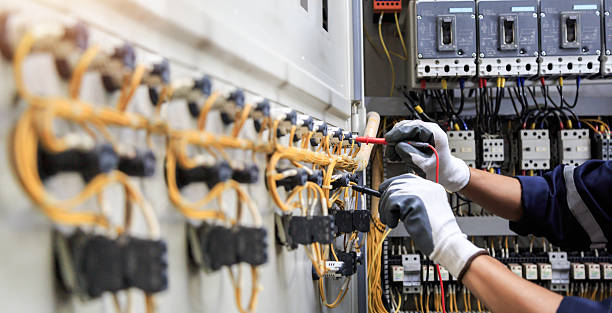 Professional Electrician technician working in Lindsay, TX